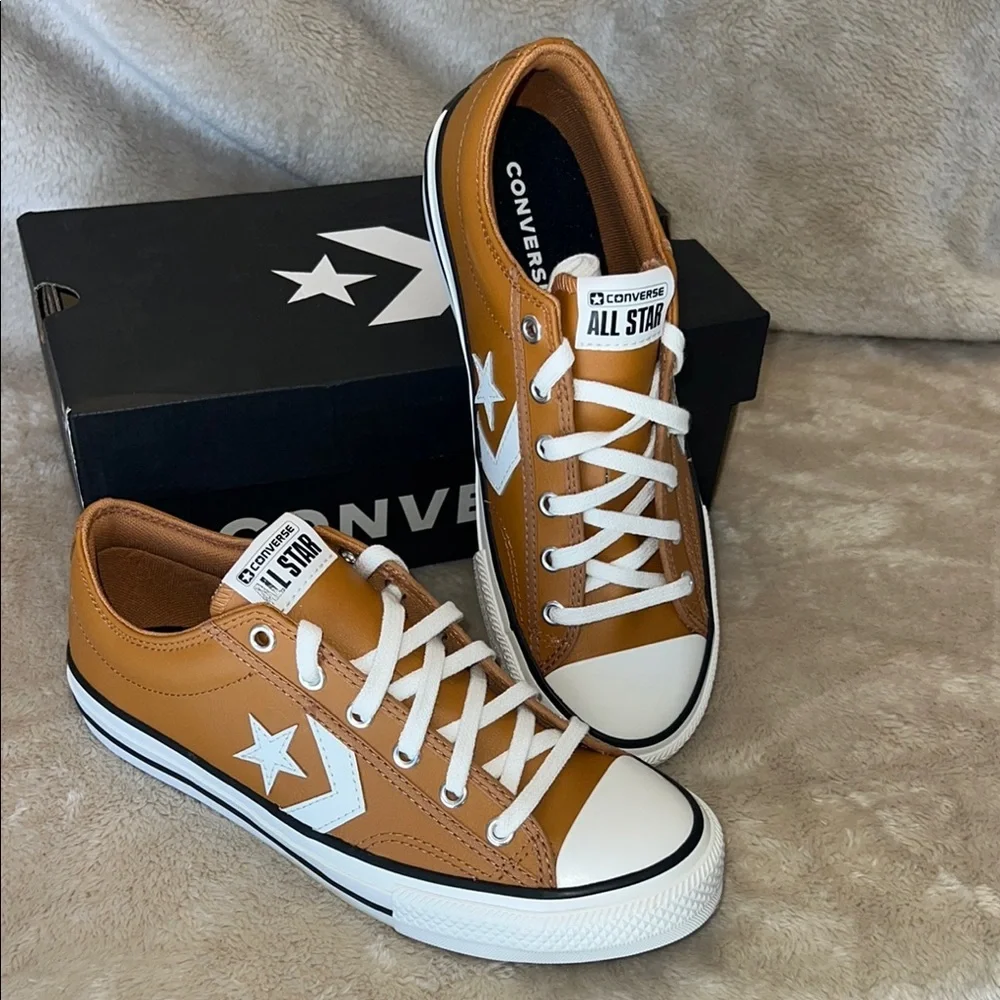 Converse Men's Brown Sneakers. Size 6‎